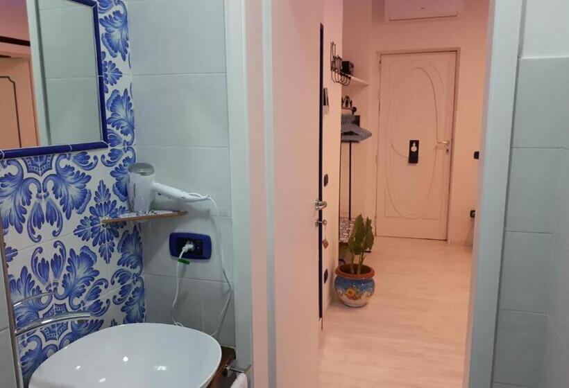 Pokój Rodzinny, Hill Valley View