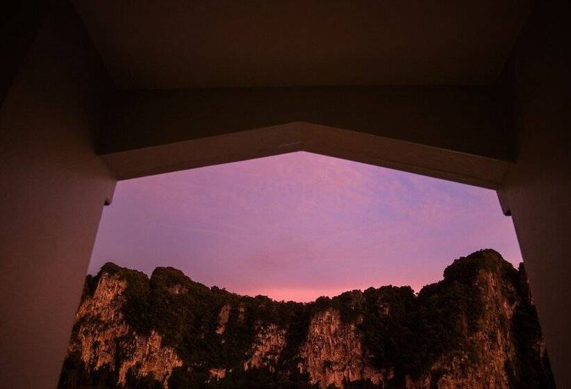 디럭스 룸, Harvest House