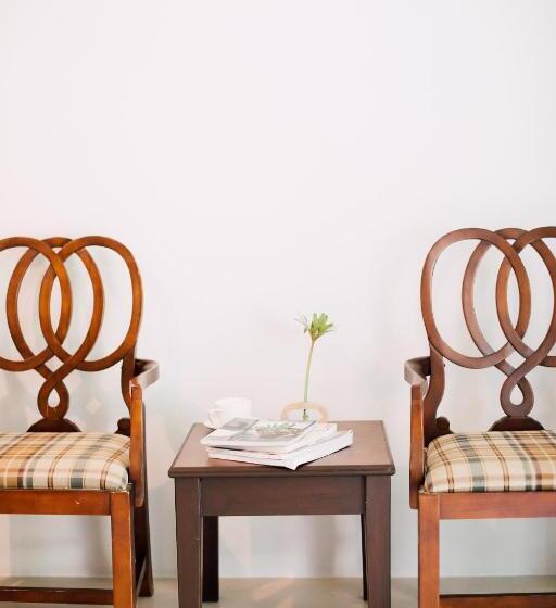 디럭스 룸, Harvest House