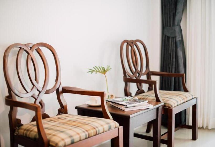 디럭스 트리플 룸, Harvest House