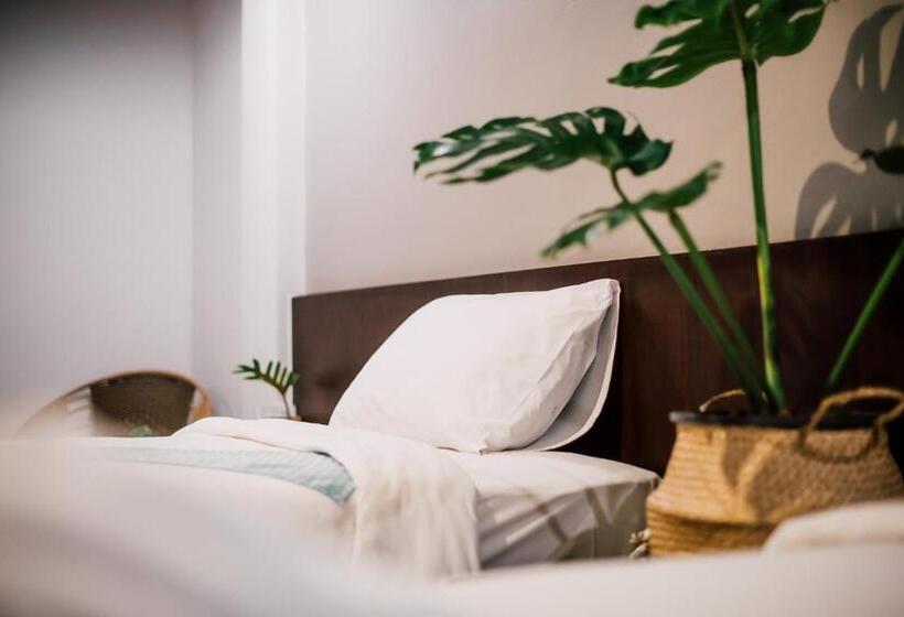 디럭스 룸, Harvest House