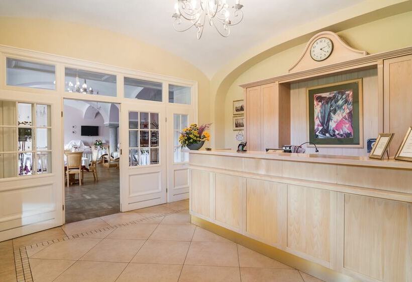 标准三人间, Karczyce