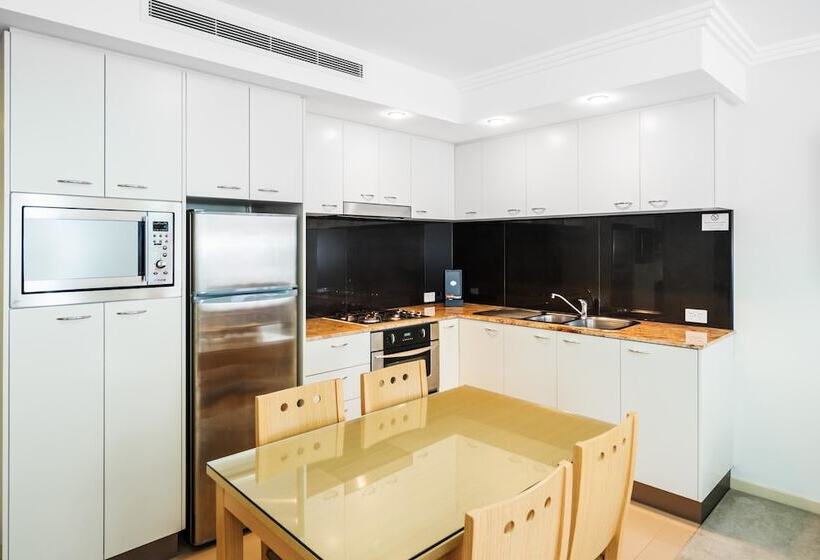 דירת חדר, Mantra On Mary