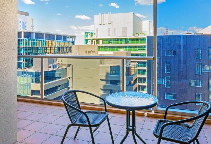 דירה בת חדר שינה 1 עם מרפסת, Mantra On Mary