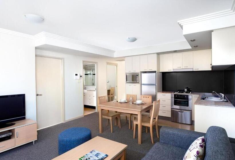 דירת חדר, Mantra On Mary