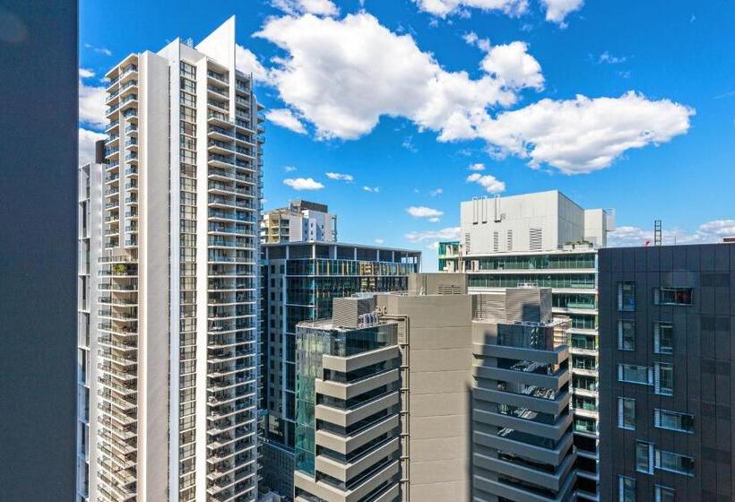 Family flat with balcony, Mantra On Mary