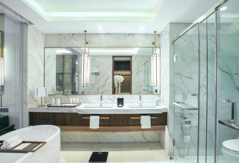 스위트, Mason Pine Hotel Bandung