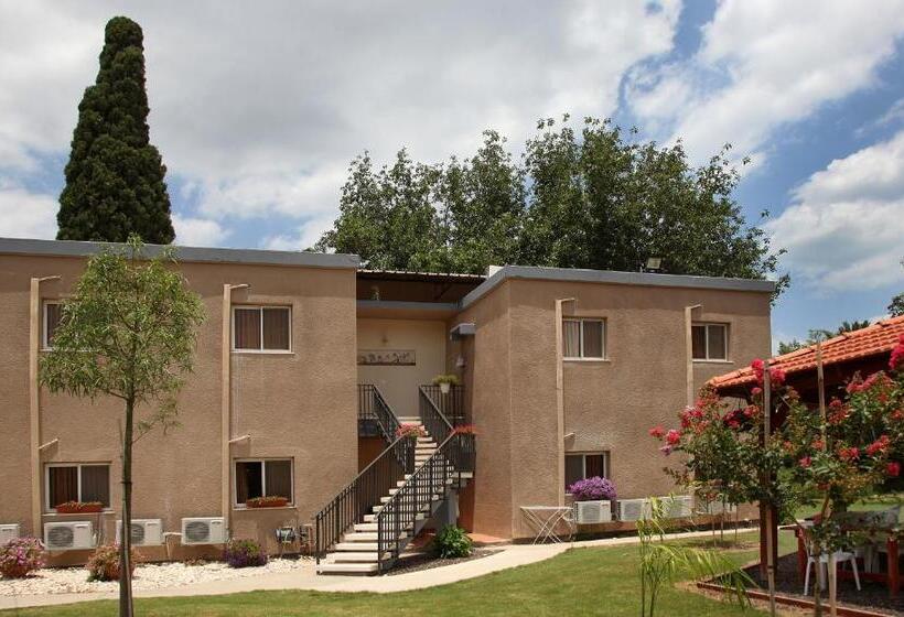 Perhehuone, Shaar Hagolan Kibbutz Country Lodging
