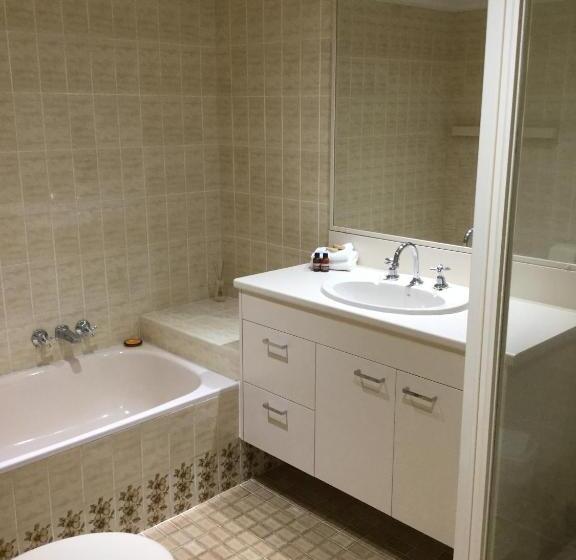 Апартаменты 2 Спальни, Surfers Aquarius On The Beach