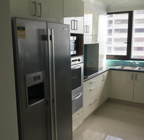 Superior 2-bedroom flat with a view, Surfers Aquarius On The Beach