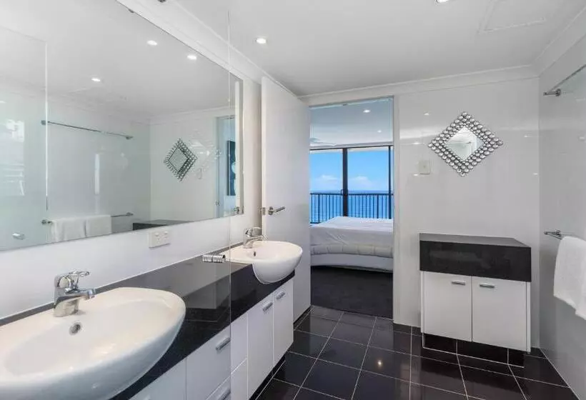 1 Bedroom Penthouse Apartment, Surfers Aquarius On The Beach