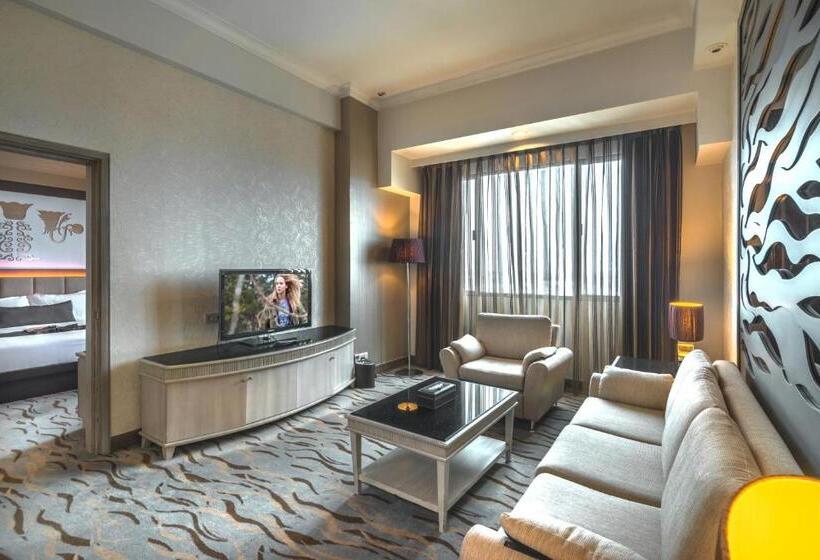 سوییت لوکس, Verwood Hotel And Serviced Residence