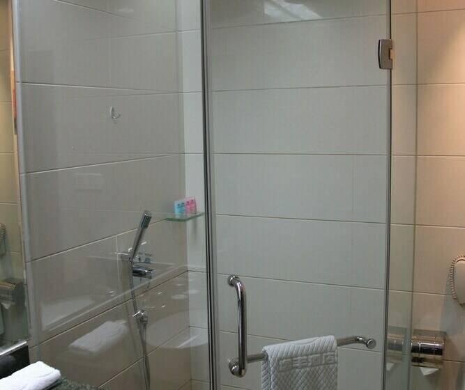 Номер Deluxe, Yifeng