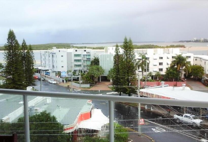 דירת שלושה חדרים, Pumicestone Blue