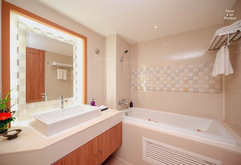 Номер Deluxe, Centara Pattaya