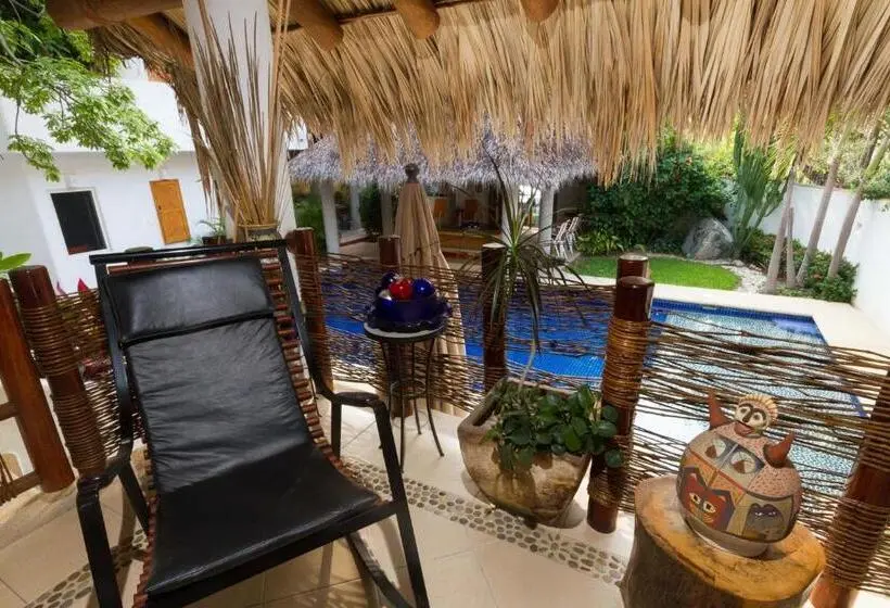 اتاق استاندارد با چشم‌انداز استخر, Villas Naomi