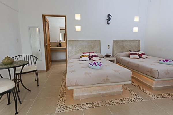 חדר אקונומי, Villas Naomi