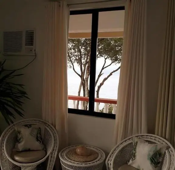 オーシャンビュースイート, Wuthering Heights Bed & Breakfast By The Sea