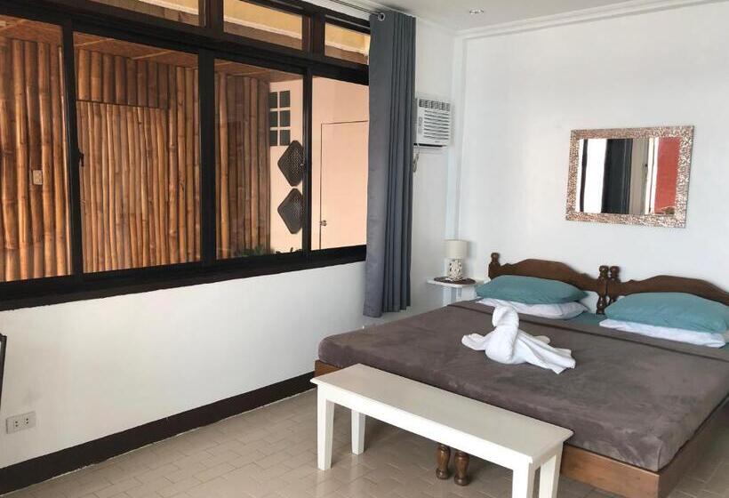 اتاق خانوادگی با چشمانداز دریا, Wuthering Heights Bed & Breakfast By The Sea