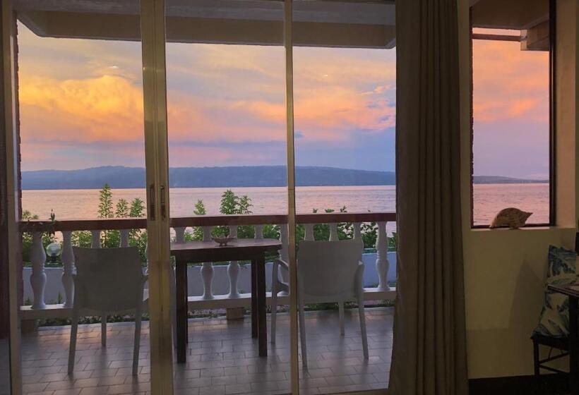 اتاق خانوادگی با چشمانداز دریا, Wuthering Heights Bed & Breakfast By The Sea