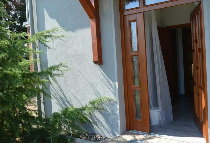 Четырехместный Номер Стандарт Вид на Сад, Vila Lípa