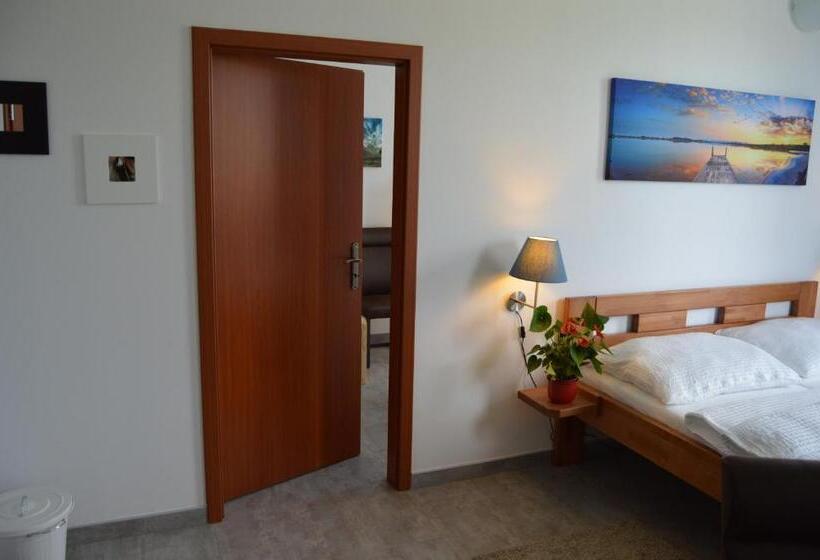 Семейный Номер Вид на Сад, Vila Lípa