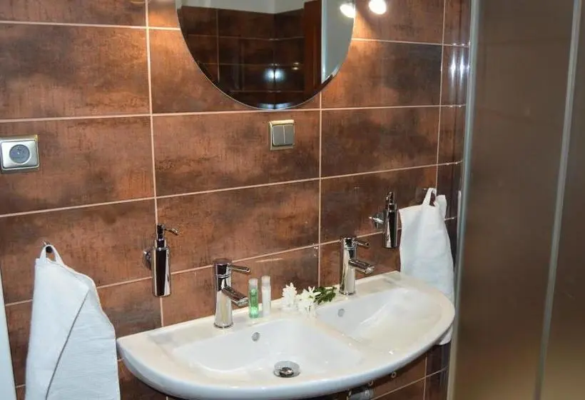 Quarto Triplo Deluxe, Vila Lípa
