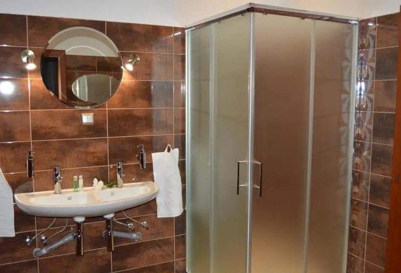 Quarto Triplo Deluxe, Vila Lípa
