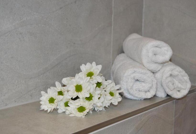 Четырехместный Номер Стандарт Вид на Сад, Vila Lípa