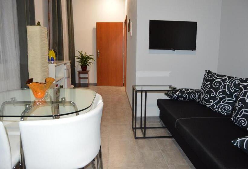 Четырехместный Номер Стандарт Вид на Сад, Vila Lípa