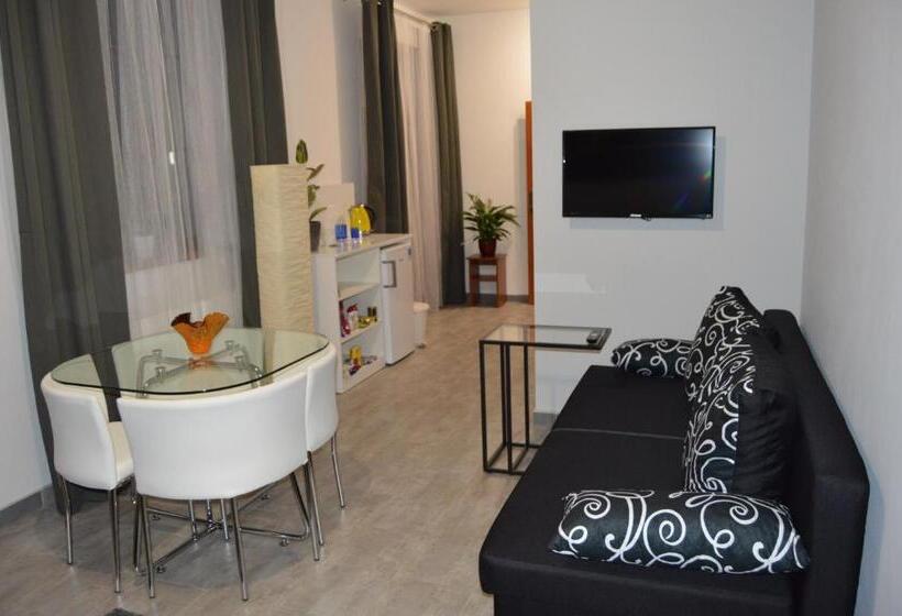 Четырехместный Номер Стандарт Вид на Сад, Vila Lípa