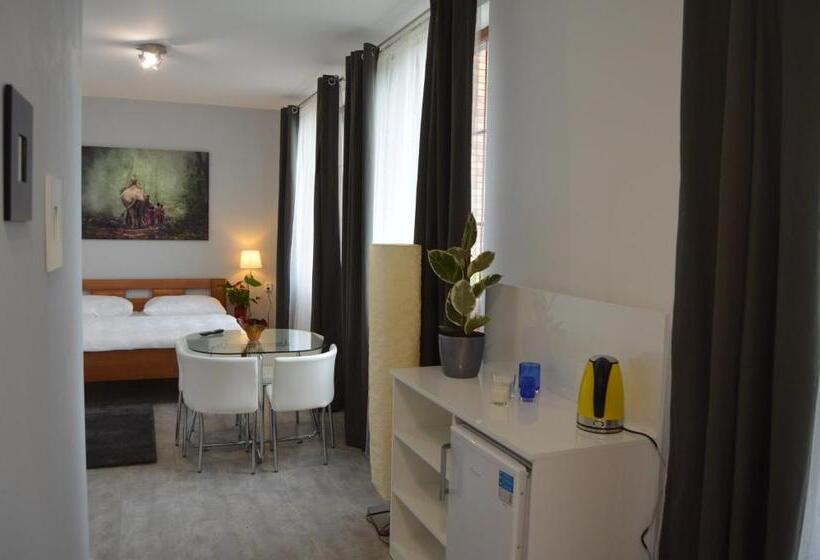 Четырехместный Номер Стандарт Вид на Сад, Vila Lípa