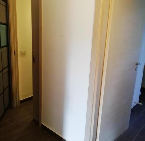 スタンダードルーム, Lo Zahir