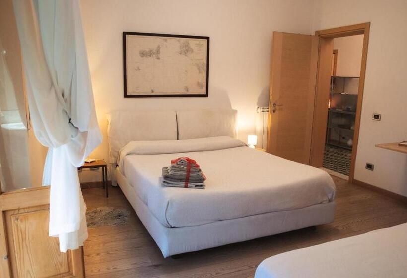 اتاق استاندارد سه تخته با بالکن, Accogliente Casa Livorno