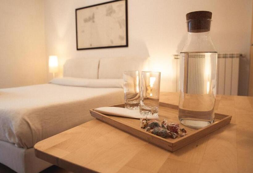 اتاق استاندارد سه تخته با بالکن, Accogliente Casa Livorno