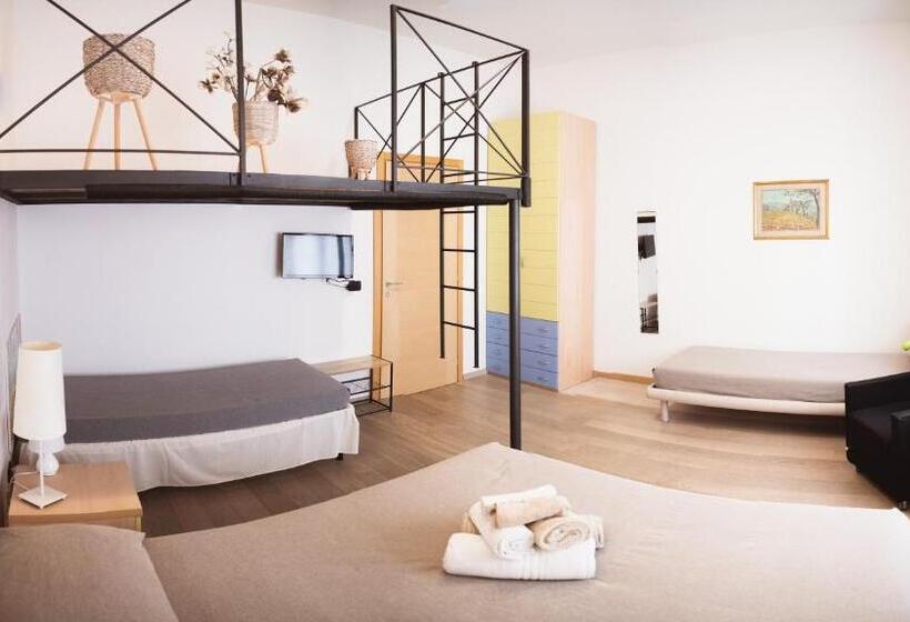 اتاق استاندارد چهارنفره با سرویس بهداشتی مشترک, Accogliente Casa Livorno