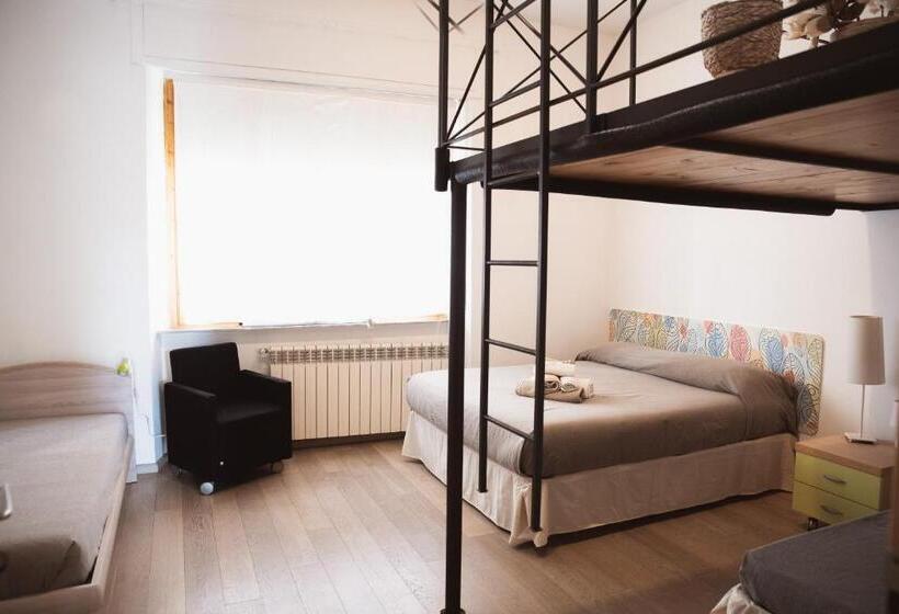 اتاق استاندارد چهارنفره با سرویس بهداشتی مشترک, Accogliente Casa Livorno