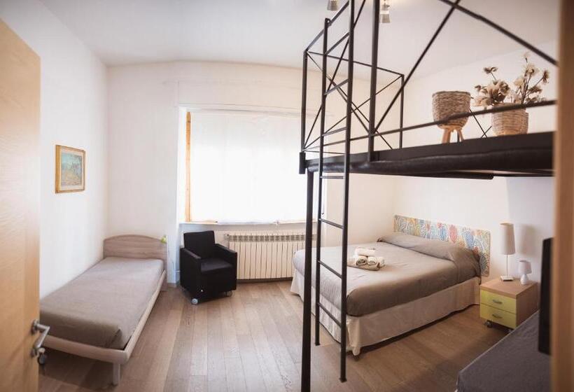 اتاق استاندارد چهارنفره با سرویس بهداشتی مشترک, Accogliente Casa Livorno