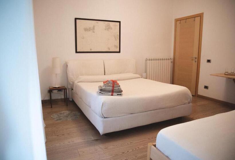 اتاق استاندارد سه تخته با بالکن, Accogliente Casa Livorno