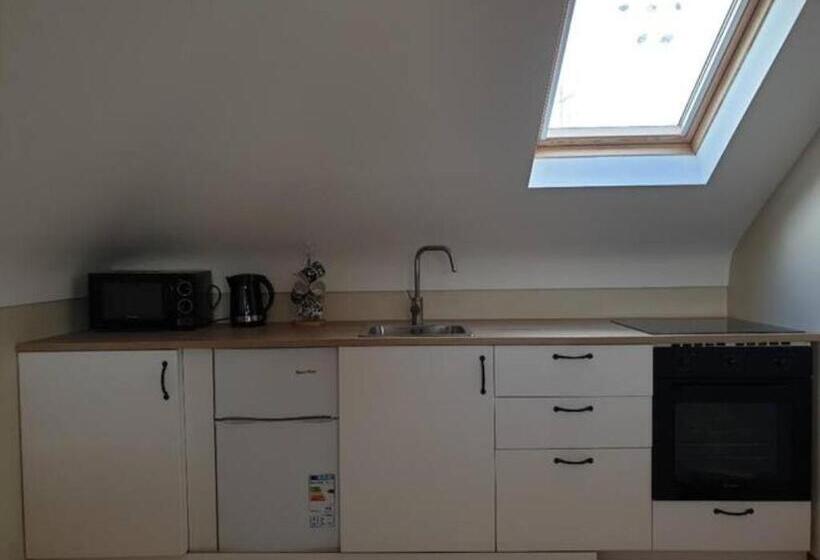 Economy Triple Room, Kate S Rest