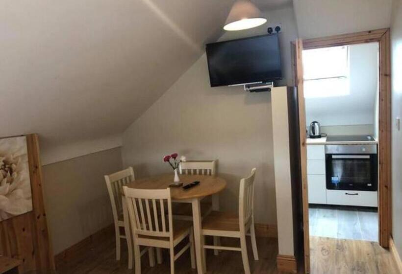 Economy Triple Room, Kate S Rest