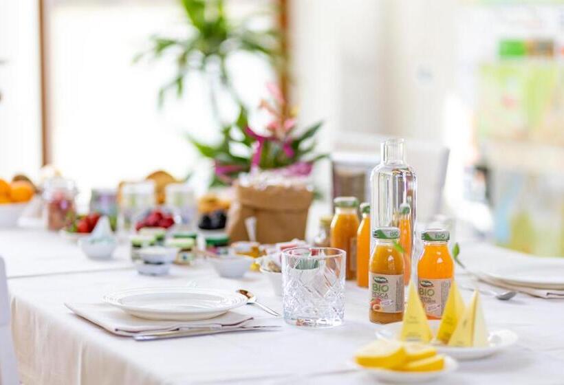 Номер Стандарт, Portami In Collina