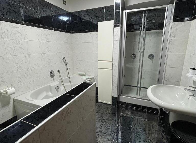 اتاق استاندارد با سرویس بهداشتی مشترک, Alloggio In Centro Città Con Parcheggio Privato E Wifi