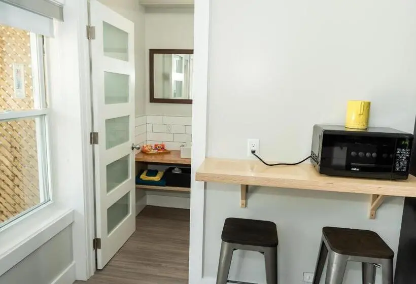 スタンダードスタジオ, Morel Executive Suites