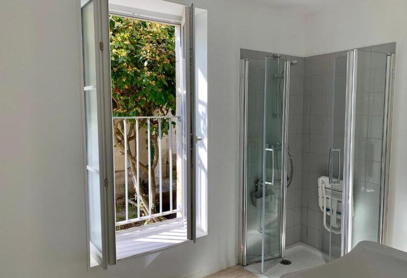 חדר סטנדרט לשלושה, Le Rayon De Soleil