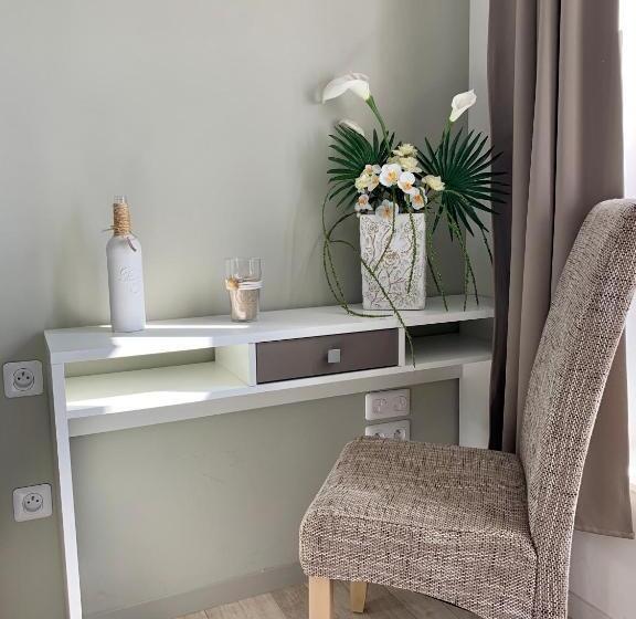 חדר סטנדרט לשלושה, Le Rayon De Soleil