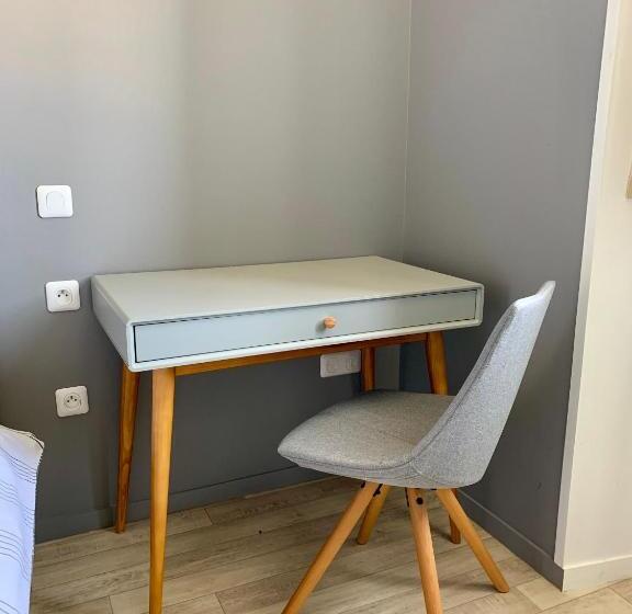 חדר בסיסי, Le Rayon De Soleil