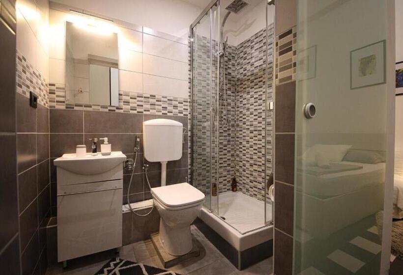 StandaardKamer, Nik Rooms