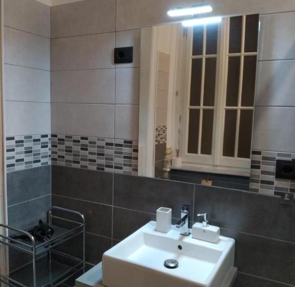 Standaardkamer met externe badkamer, Nik Rooms