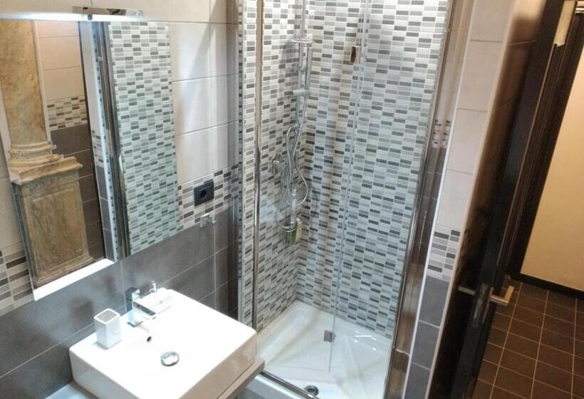 Standaardkamer met externe badkamer, Nik Rooms